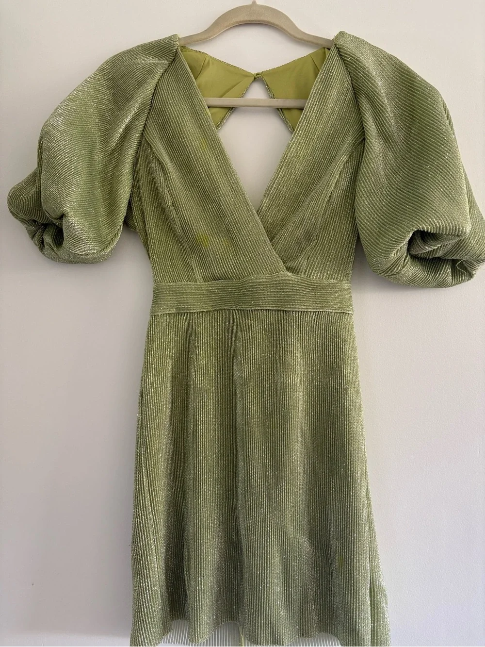 olive green puff sleeve dress Lulu's Plissé V-Neck Mini GL-05.19.25